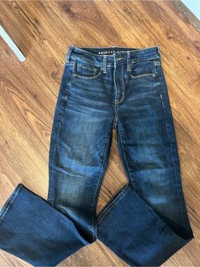 American Eagle Next Level Stretch Hi-Rise Skinny Kick. 2 Short